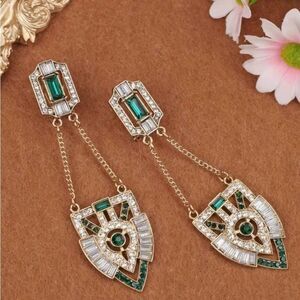 💚 NEW Unique and Elegant Sparkling Crystals and Gold and Green Dangle Earrings 💚